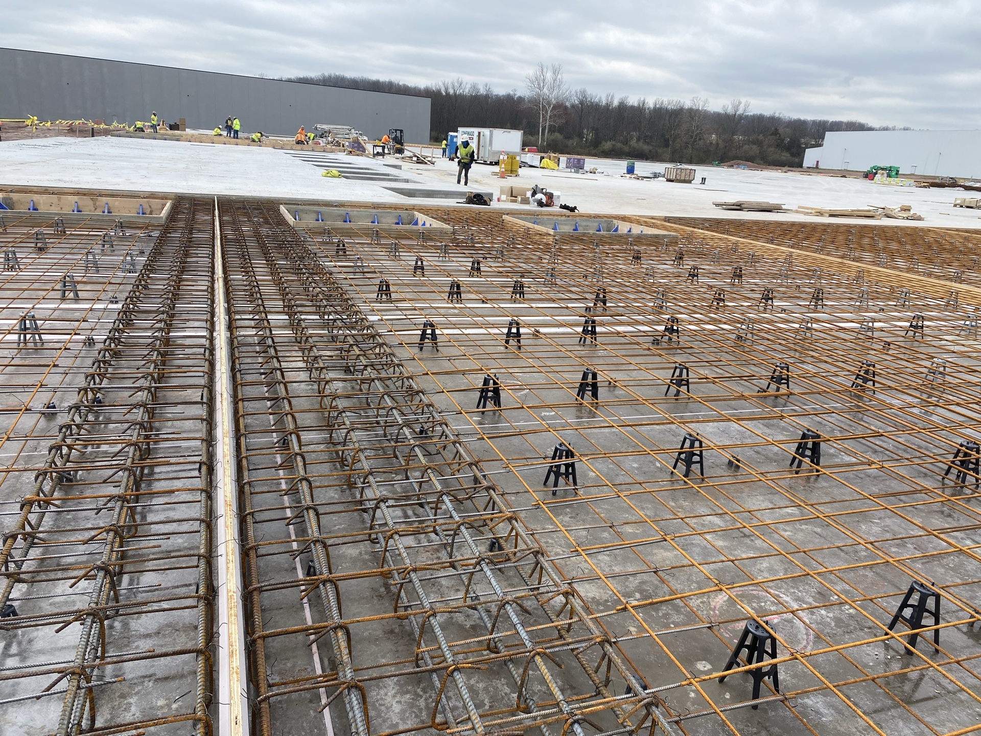 SEAMLESS INTEGRATION OF STRUCTURAL WWR WITH LOOSE DEFORMED REINFORCING BARS ON A TILT-UP WALL PANEL PROJECT.